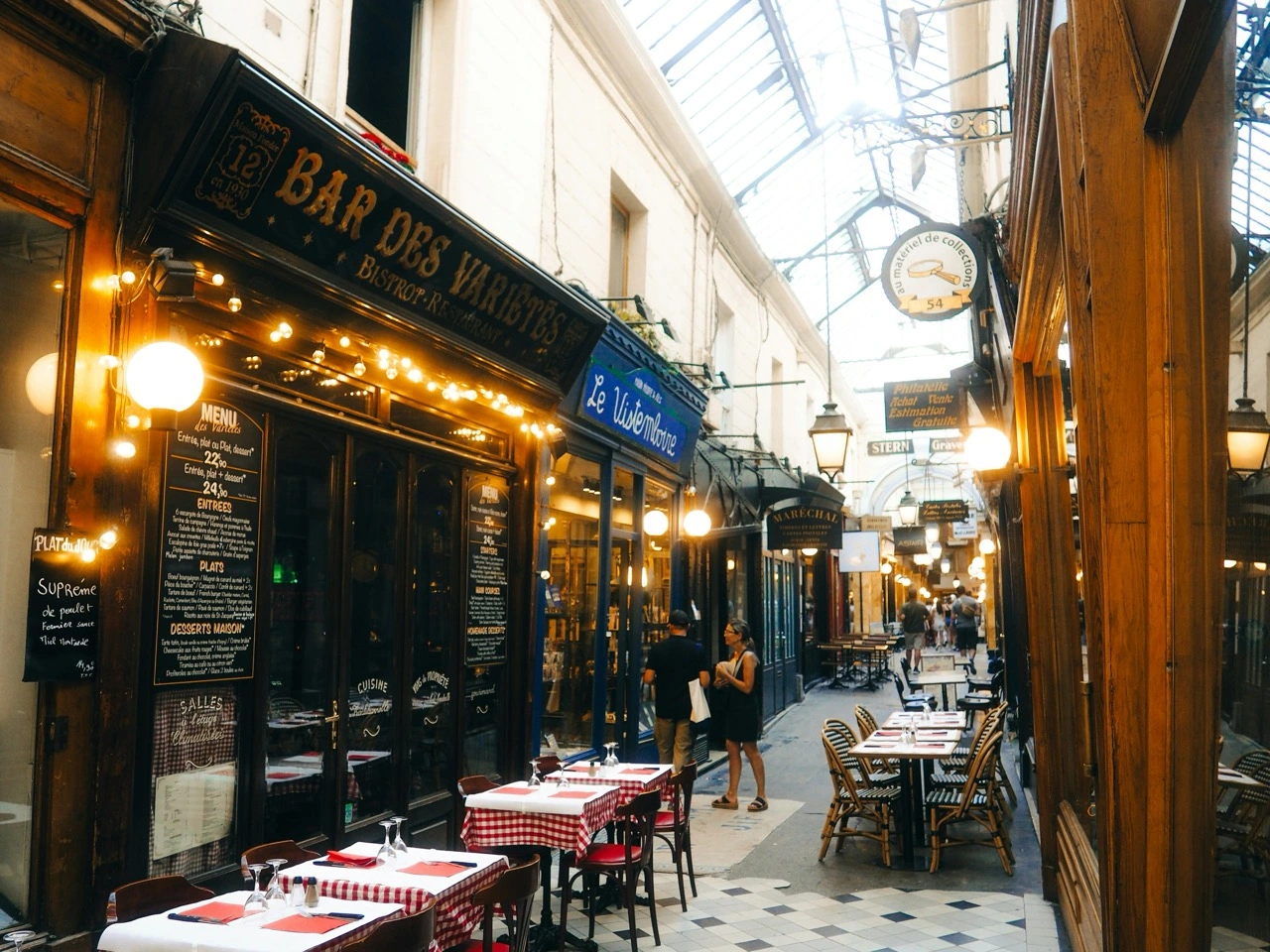 lens-by-benji-Covered-Passages-Paris
