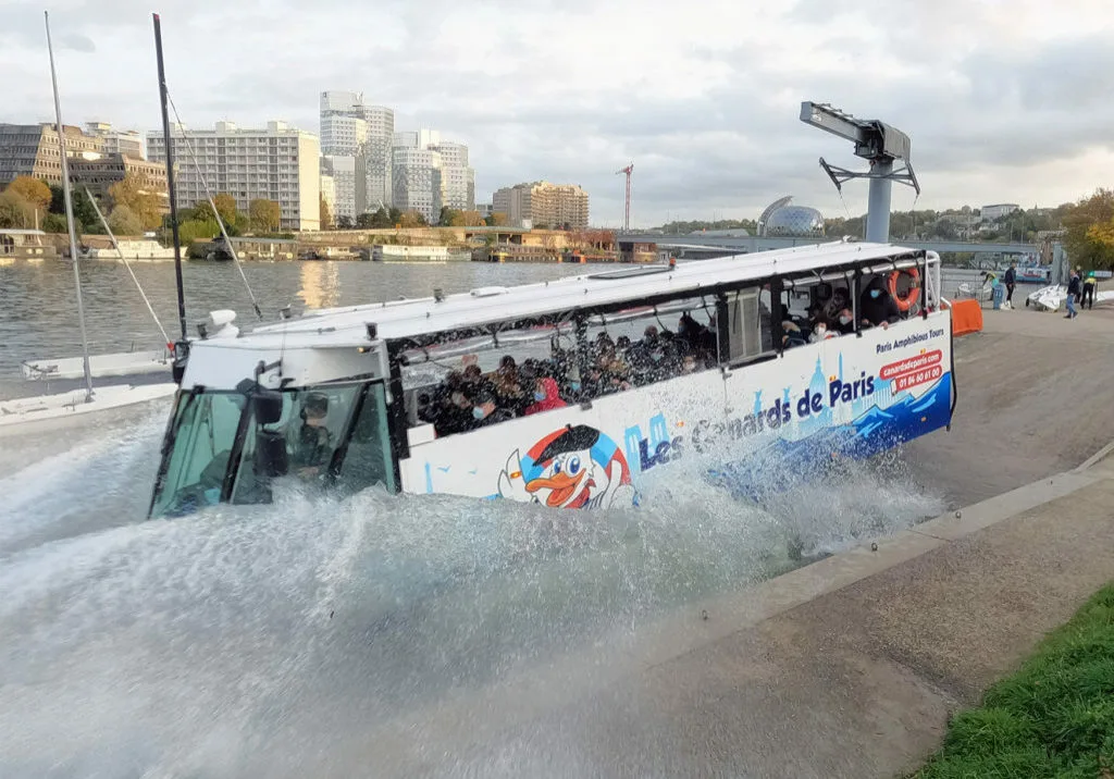 Amphibious-bus-Paris