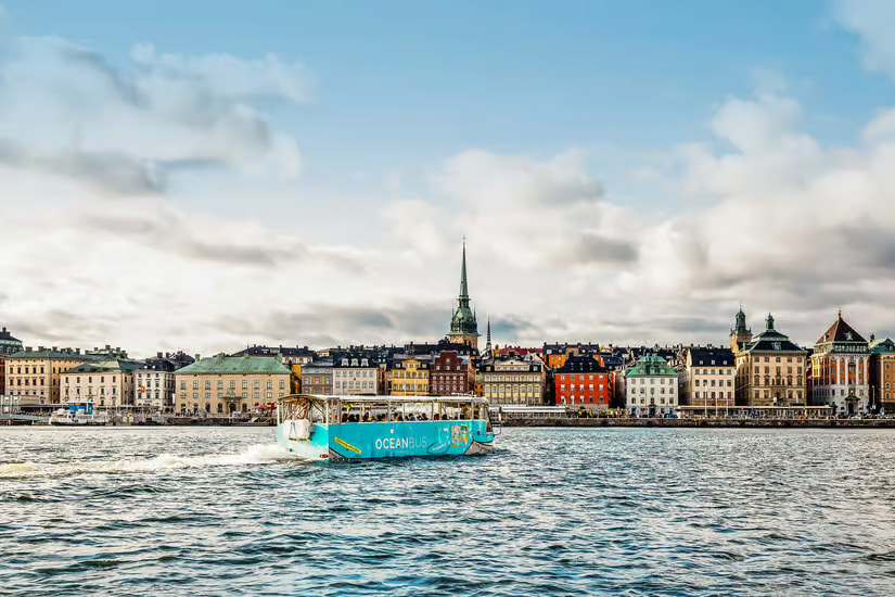 Amphibious-bus-Stockholm (1)